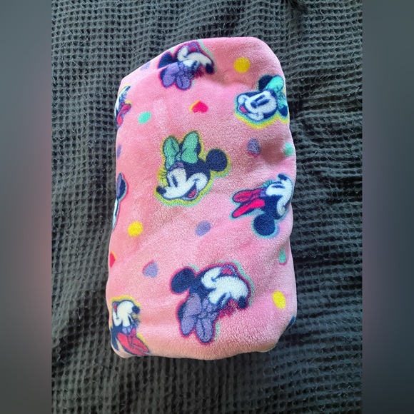 THE BIG ONE Pink and Multicolor Faux Fur Minnie Mouse Blanket - Picture 1 of 3